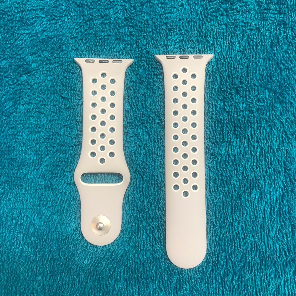 Nike Apple Watch Sport Band in Platinum/White